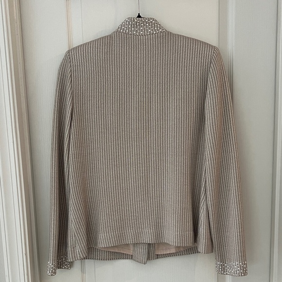 St. John Cream and Beige Tweed Skirt Set with Brooch - Picture 8 of 10